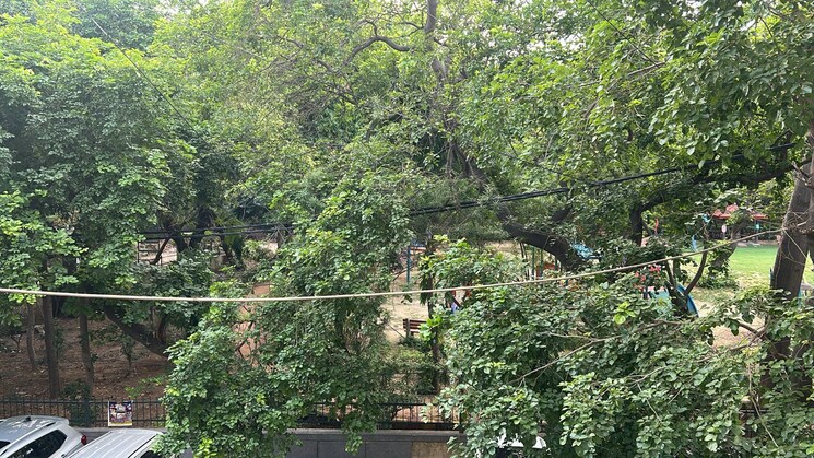 Garden, east of kailash 2 Bedroom 125 Sq.Yd. Builder Floor In East Of Kailash Delhi 8905087