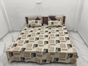 Room in  Pg at Ansal Golf Link I, Omega I Greater Noida – for Rent