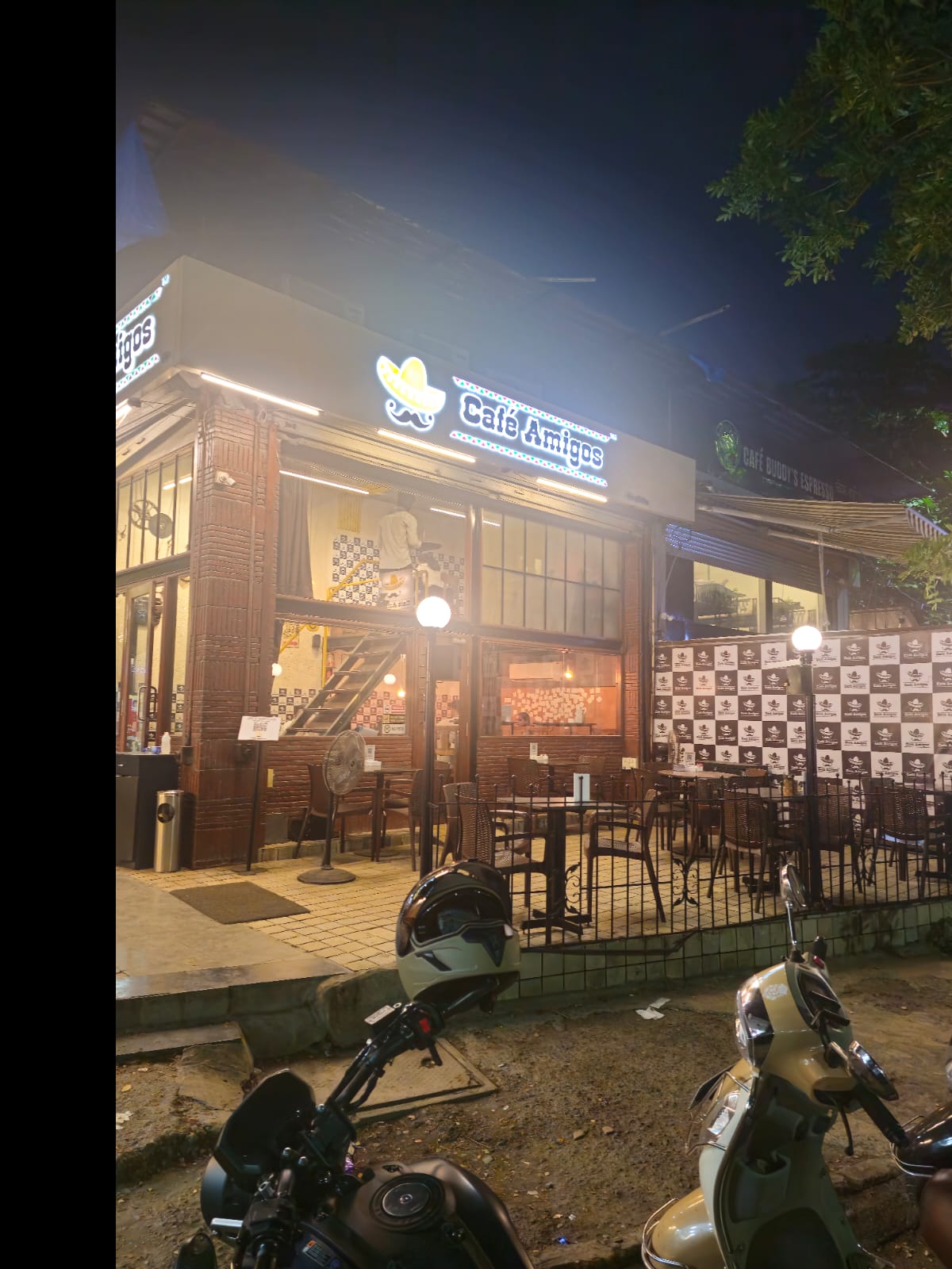 Showroom For Rent in Hiranandani Meadows