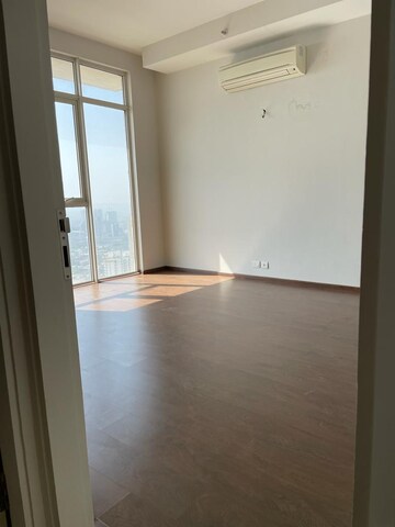 Room in 4 BHK Apartment at Conscient Heritage One, Sector 62 – for Rent