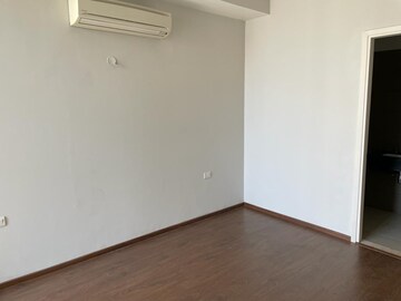Room in 4 BHK Apartment at Conscient Heritage One, Sector 62 – for Rent