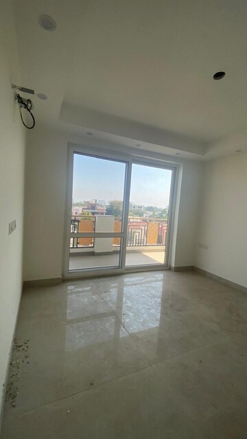 Room in 3 BHK Builder Floor at Sector 23 – for Rent