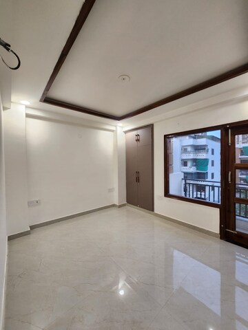 Room in 3 BHK Builder Floor at RPS Palm Drive, Sector 88 – for Rent