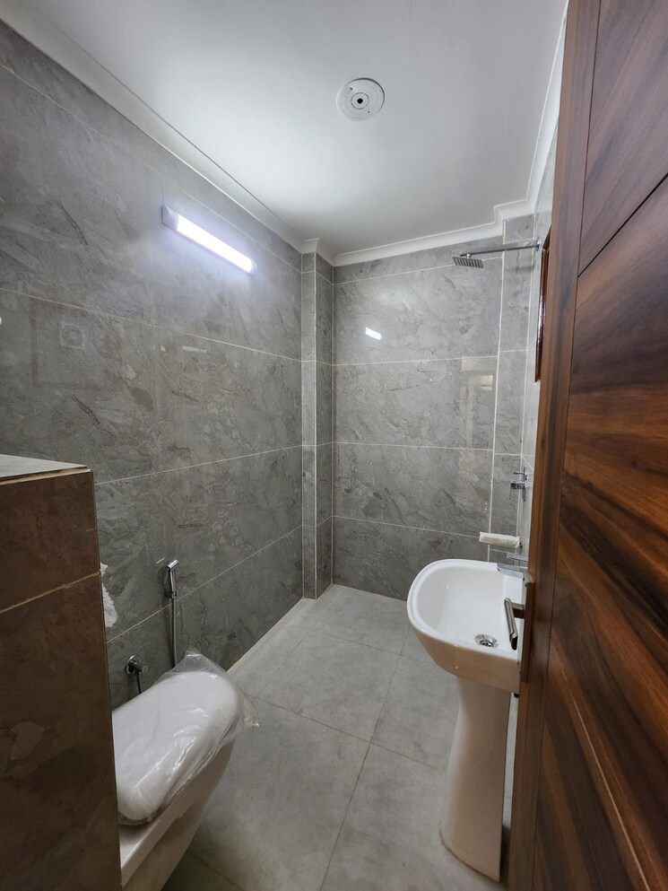 Bathroom, rps-palm-drive 3 Bedroom 1250 Sq.Ft. Builder Floor In Sector 88 Faridabad 8905299