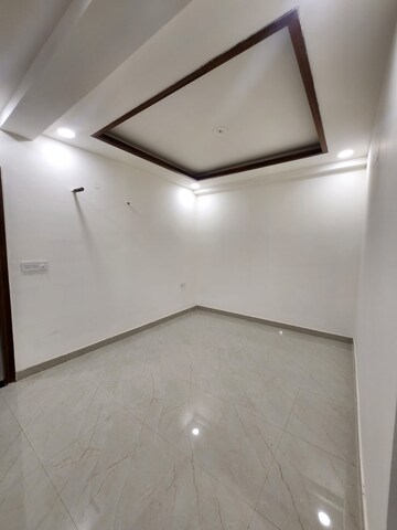 Room in 3 BHK Builder Floor at RPS Palm Drive, Sector 88 – for Rent