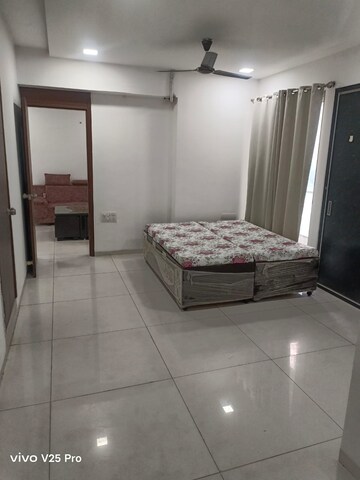 Bedroom in 3 BHK Apartment at Alkapuri – for Rent