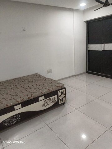 Bedroom in 3 BHK Apartment at Alkapuri – for Rent