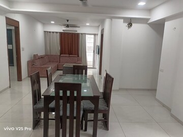 Living Room in 3 BHK Apartment at Alkapuri – for Rent