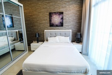 Bedroom in 3 BHK Apartment at Defence Colony – for Rent
