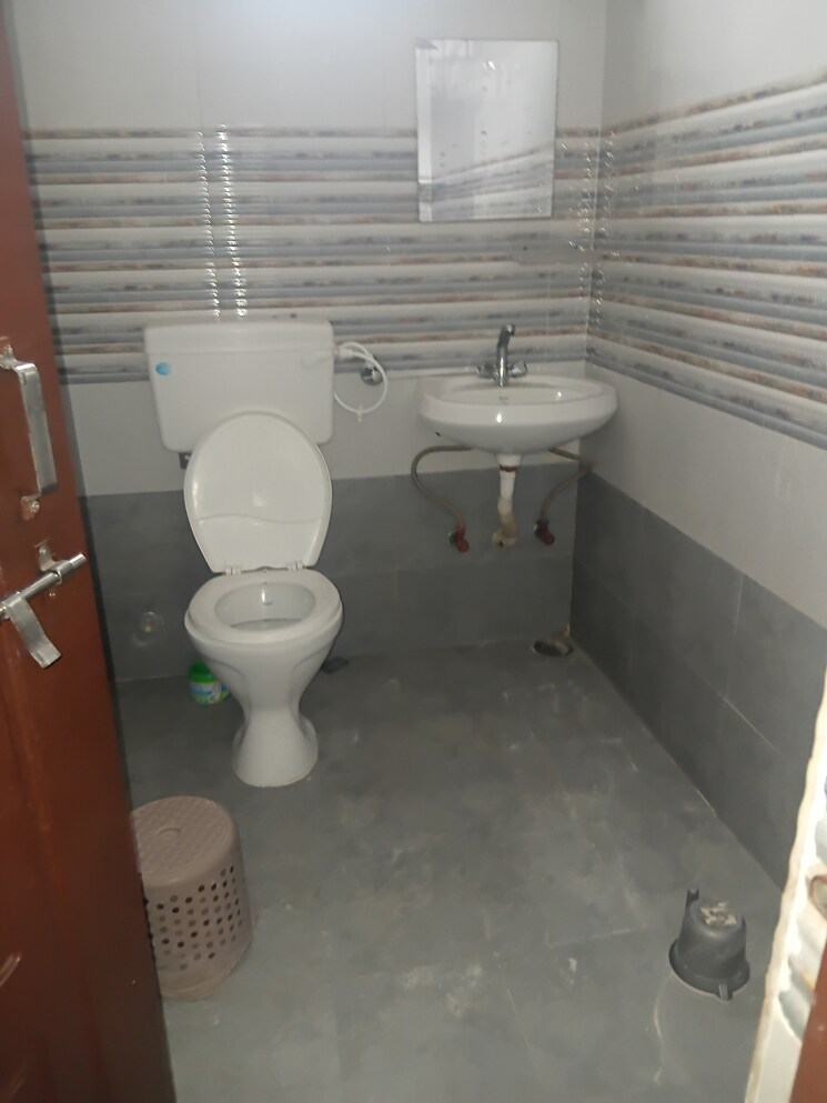Bathroom, shaikpet 2 Bedroom 1200 Sq.Ft. Apartment In Shaikpet Hyderabad 8905388