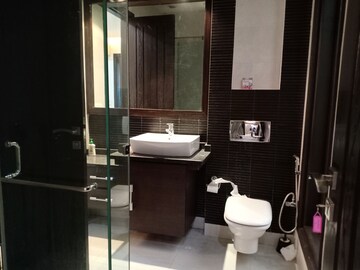 Attached Bathroom in 3 BHK Apartment at Defence Colony – for Rent