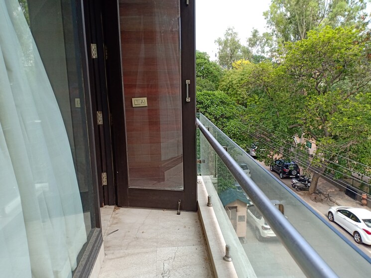 Balcony, defence colony 3 Bedroom 3000 Sq.Ft. Apartment In Defence Colony Delhi 8905391