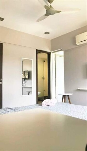 Room in 3 BHK Apartment at Defence Colony – for Rent