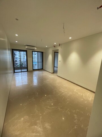 Room in 3 BHK Apartment at Windermere Apartment, Santacruz West – for Rent