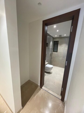 Room in 3 BHK Apartment at Windermere Apartment, Santacruz West – for Rent