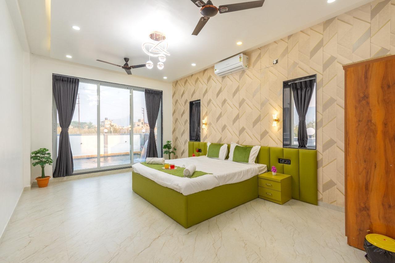 1 BHK + Pooja Room Apartment For Rent in Lunkad Plaza