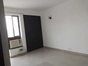 Room in 2 BHK Apartment at Unitech Uniworld Gardens 2, Sector 47 – for Sale