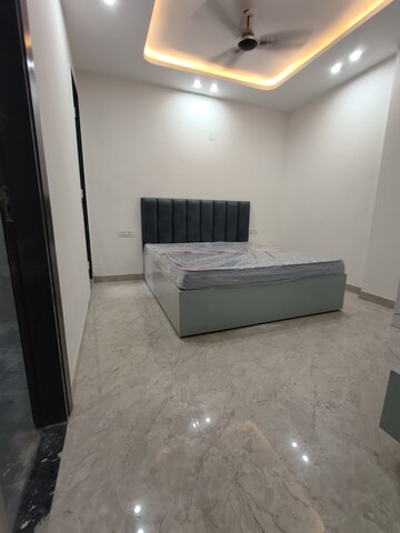 Bathroom in 1 RK Builder Floor at Sector 43 – for Rent