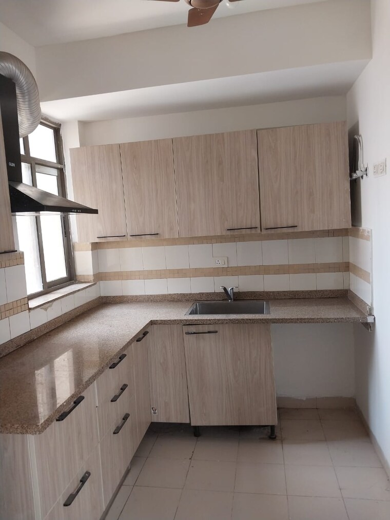 Kitchen, unitech-uniworld-gardens-2 2 Bedroom 973 Sq.Ft. Apartment In Sector 47 Gurgaon 8905410