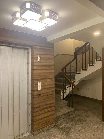 Room in 4 BHK Apartment at Defence Colony – for Rent