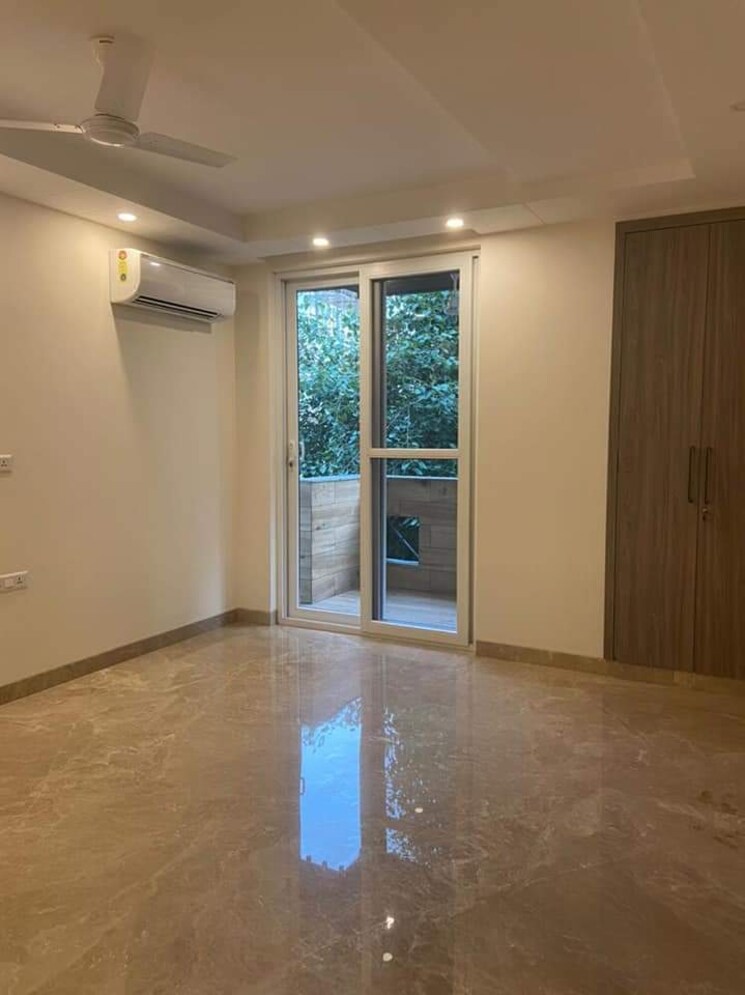Room, defence colony 4 Bedroom 3200 Sq.Ft. Apartment In Defence Colony Delhi 8905409