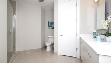 Attached Bathroom in 1.5 BHK Apartment at Defence Colony – for Rent