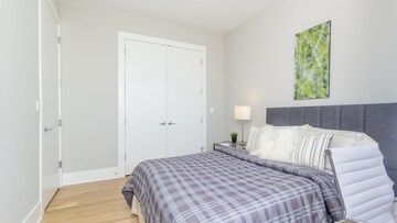 Bedroom in 1.5 BHK Apartment at Defence Colony – for Rent