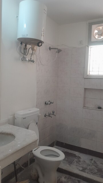 Master Bedroom in 3 BHK Apartment at Unitech Escape, Sector 50 – for Rent
