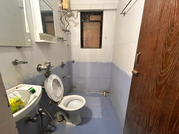 Bathroom, suncity-complex 2 Bedroom 850 Sq.Ft. Apartment In Powai Mumbai 8905432