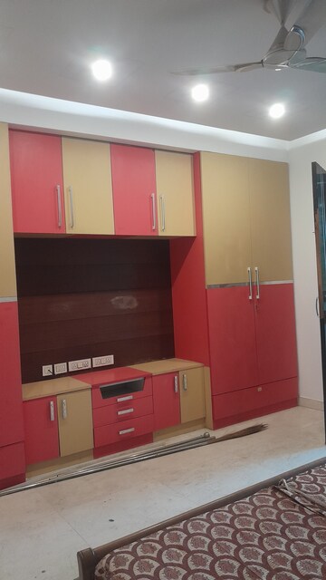 Furnished Amenities in 3 BHK Apartment at Unitech Escape, Sector 50 – for Rent