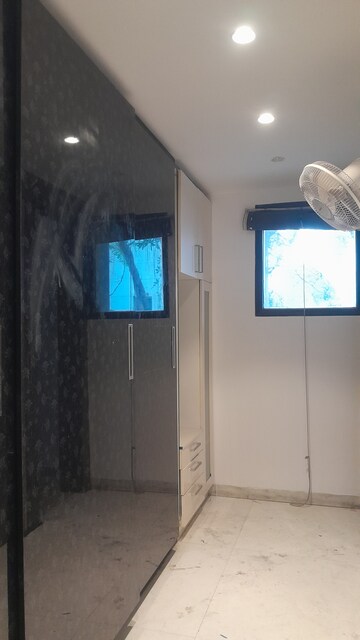 Furnished Amenities in 3 BHK Apartment at Unitech Escape, Sector 50 – for Rent