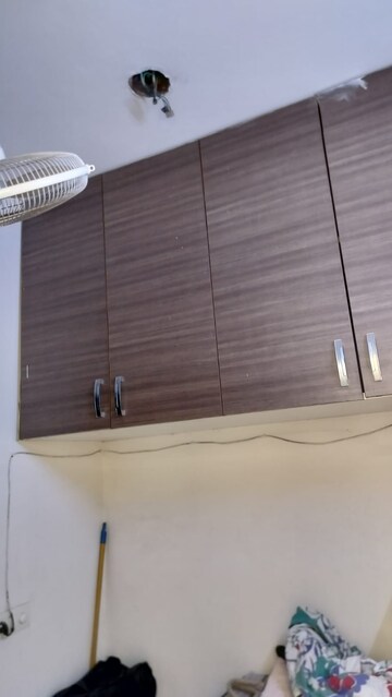 Room in 3.5 BHK Apartment at Unitech Uniworld Gardens 2, Sector 47 – for Rent