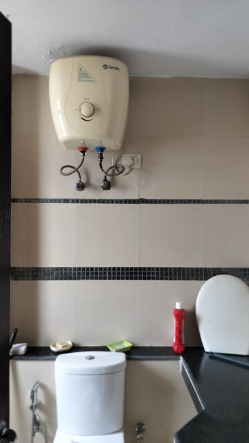 Furnished Amenities in 3.5 BHK Apartment at Unitech Uniworld Gardens 2, Sector 47 – for Rent