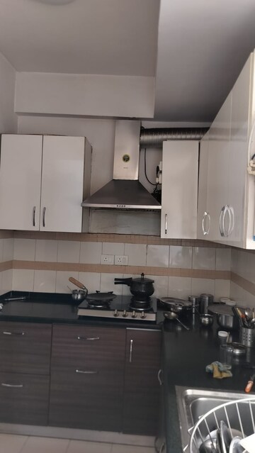 Kitchen in 3.5 BHK Apartment at Unitech Uniworld Gardens 2, Sector 47 – for Rent