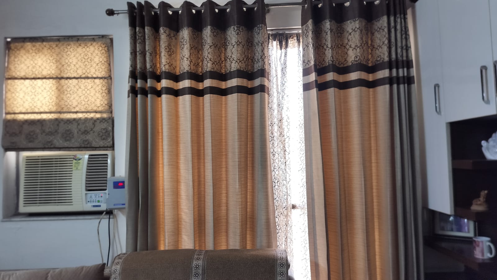 3.5 BHK + Servant Room Apartment For Rent in Unitech Uniworld Gardens 2