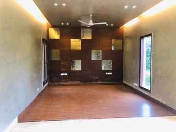 Room in 5 BHK Villa at Palm Residency Chhatarpur, Chattarpur – for Rent