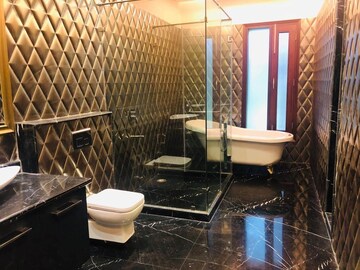 Bathroom in 5 BHK Villa at Palm Residency Chhatarpur, Chattarpur – for Rent