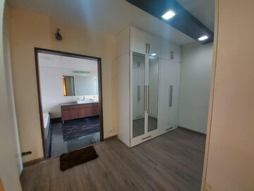 Room in 5 BHK Villa at Palm Residency Chhatarpur, Chattarpur – for Rent