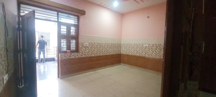 Room, sector 3 1.5 Bedroom 540 Sq.Yd. Independent House In Sector 3 Faridabad 8905453