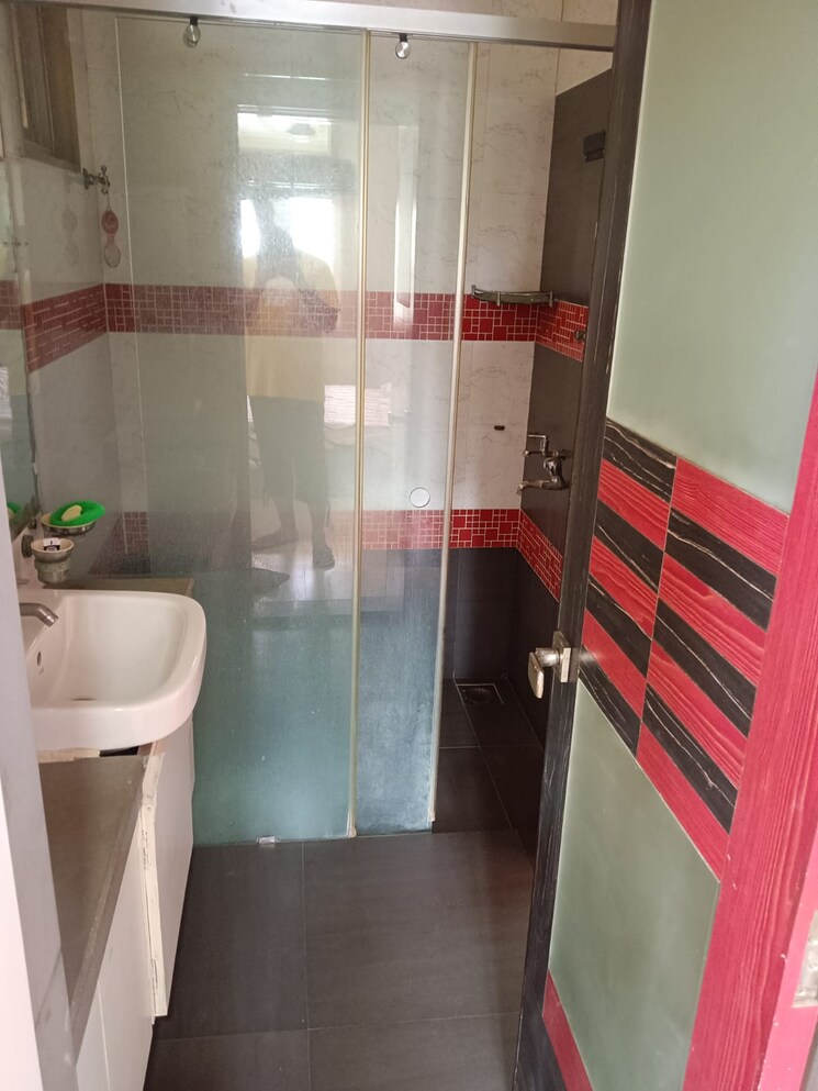Attached Bathroom, satellite 3 Bedroom 1450 Sq.Ft. Apartment In Satellite Ahmedabad 8905454