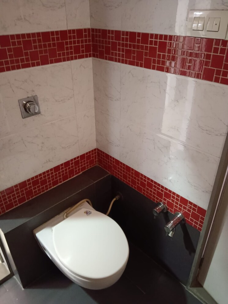 Attached Bathroom, satellite 3 Bedroom 1450 Sq.Ft. Apartment In Satellite Ahmedabad 8905454