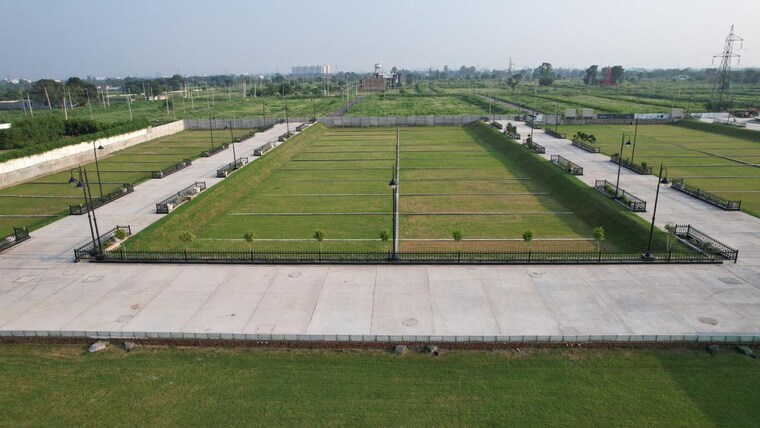 Garden, sector 27  135 Sq.Yd. Plot In Sector 27 Sonipat 8905465