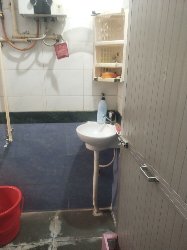 Bathroom, kurla-kamgar-chs 2 Bedroom 800 Sq.Ft. Villa In Kurla Mumbai 8905492