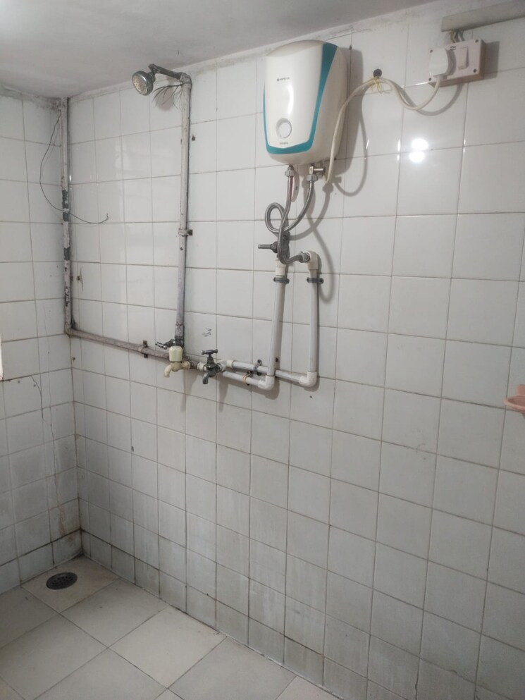 Bathroom, best-chs 1 Bedroom 500 Sq.Ft. Apartment In Kurla Mumbai 8905532