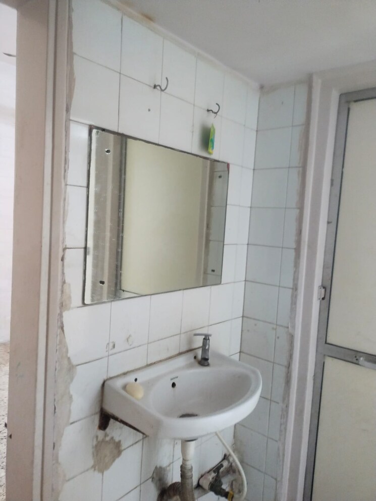 Bathroom, best-chs 1 Bedroom 500 Sq.Ft. Apartment In Kurla Mumbai 8905532