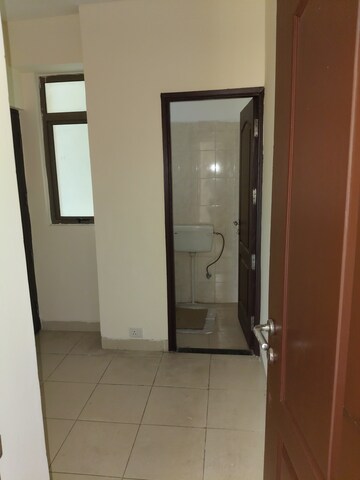 Bathroom in 3.5 BHK Apartment at Unitech The Residences Gurgaon, Sector 33 – for Rent