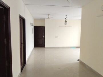 Room in 3.5 BHK Apartment at Unitech The Residences Gurgaon, Sector 33 – for Rent
