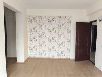 Room in 3.5 BHK Apartment at Unitech The Residences Gurgaon, Sector 33 – for Rent