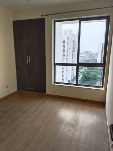 Room in 3.5 BHK Apartment at Unitech The Residences Gurgaon, Sector 33 – for Rent
