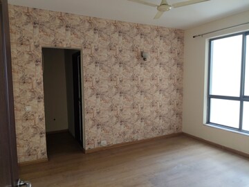 Room in 3.5 BHK Apartment at Unitech The Residences Gurgaon, Sector 33 – for Rent